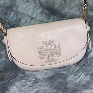 Tory Burch crossbody bag it’s light and a beautiful color match with everything
